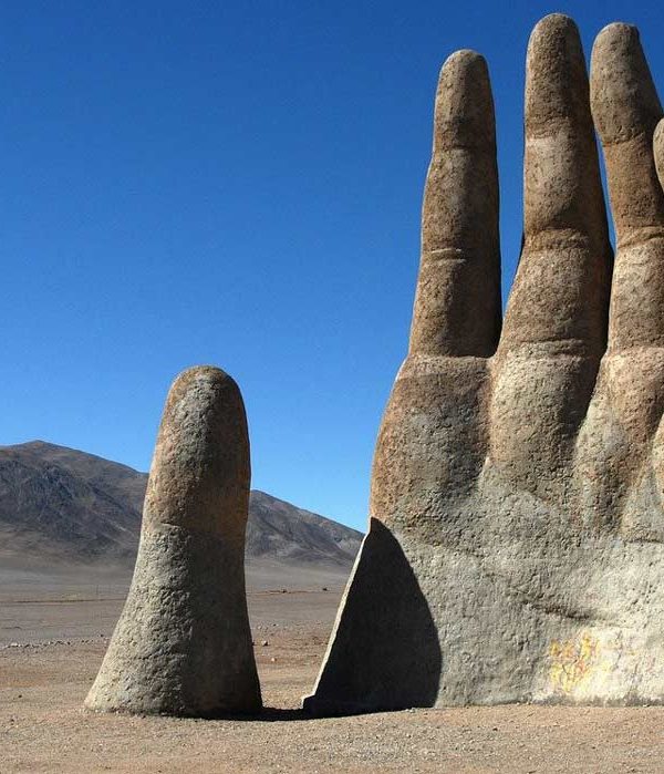mano-desierto-atacama